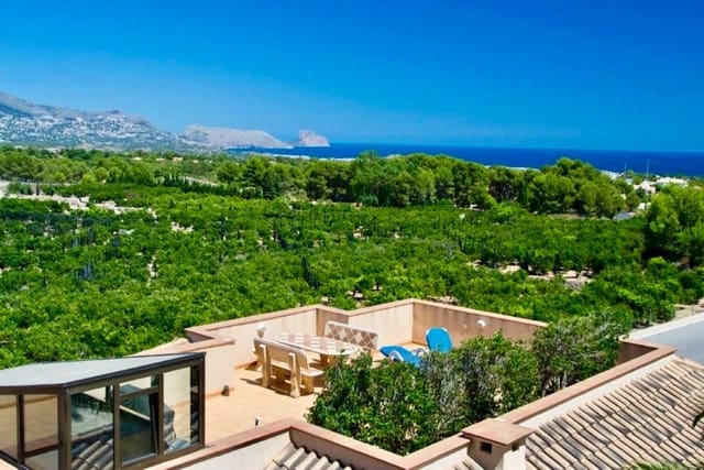 Chalet de 14 habitaciones en Escandinavia - Cautivador, Alfaz del Pi / L'Alfàs del Pi en venta con piscina - 1.300.000 € (Ref: 8650441)