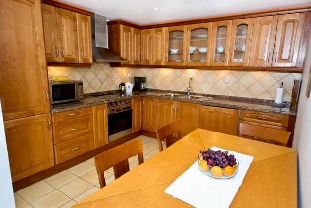 Chalet de 14 habitaciones en Escandinavia - Cautivador, Alfaz del Pi / L'Alfàs del Pi en venta con piscina - 1.300.000 € (Ref: 8650441)