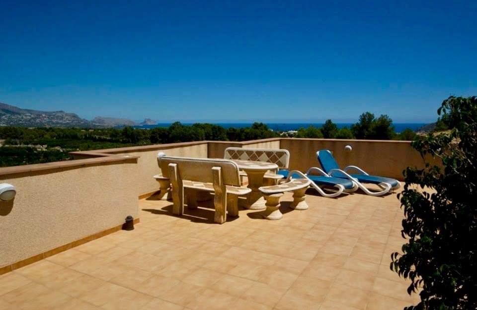 Chalet de 14 habitaciones en Alfaz del Pi / L'Alfàs del Pi en venta con piscina - 1.300.000 € (Ref: 8650441)