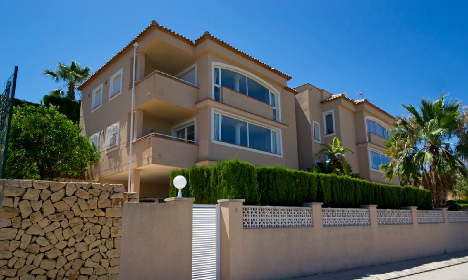 Chalet de 14 habitaciones en Alfaz del Pi / L'Alfàs del Pi en venta con piscina - 1.300.000 € (Ref: 8650441)