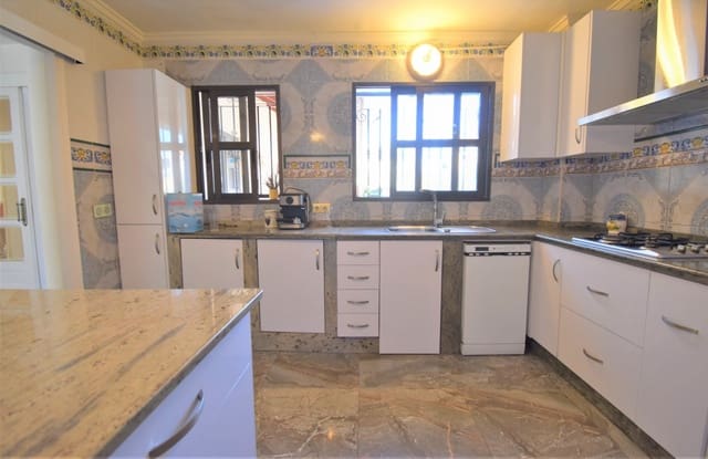 4 camera da letto Villa in vendita in Villamartin, Orihuela con piscina garage - 630.000 € (Rif: 8650453)