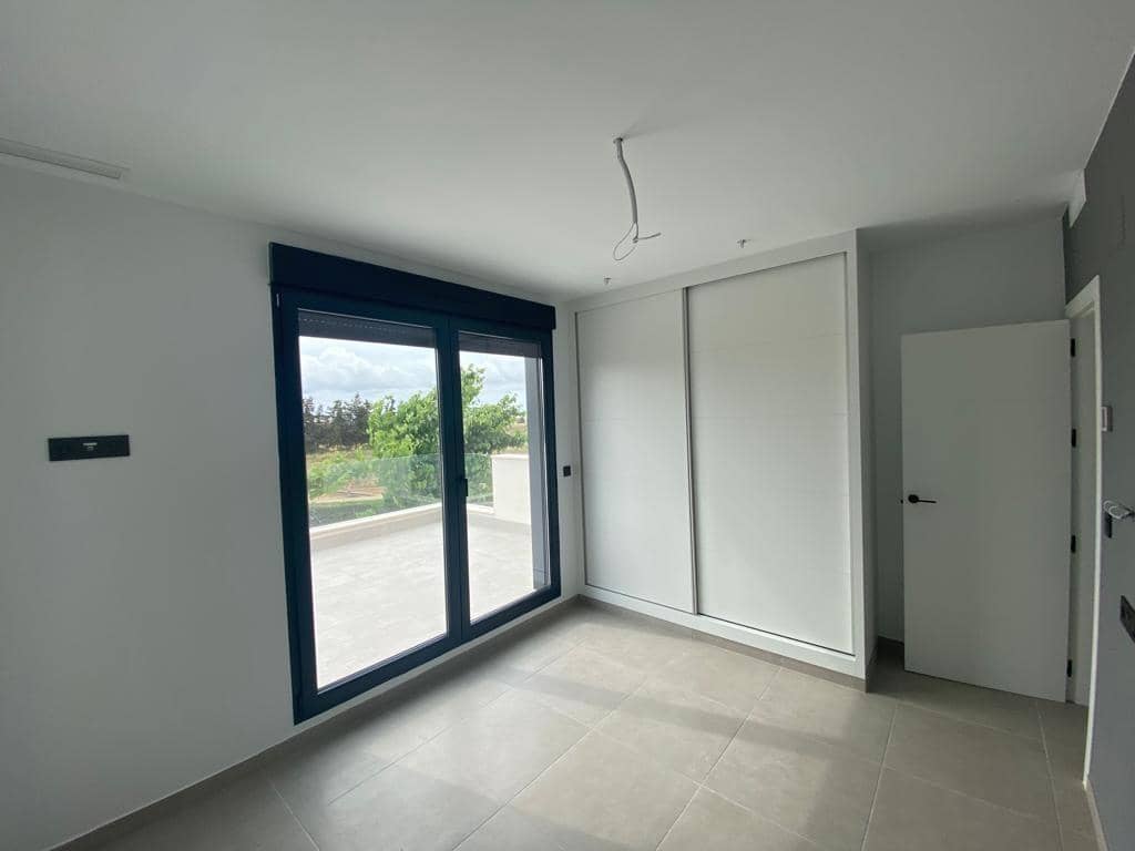 3 soveværelse Villa til salg i Los Alcazares med swimmingpool garage - € 349.900 (Ref: 9051988)