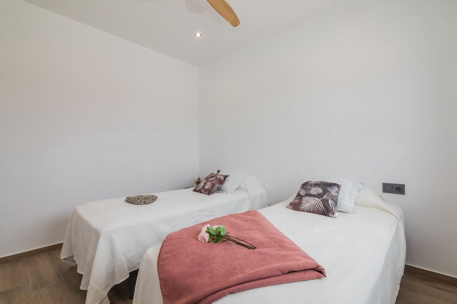 3 soveværelse Villa til salg i Lel med swimmingpool - € 327.000 (Ref: 9052453)