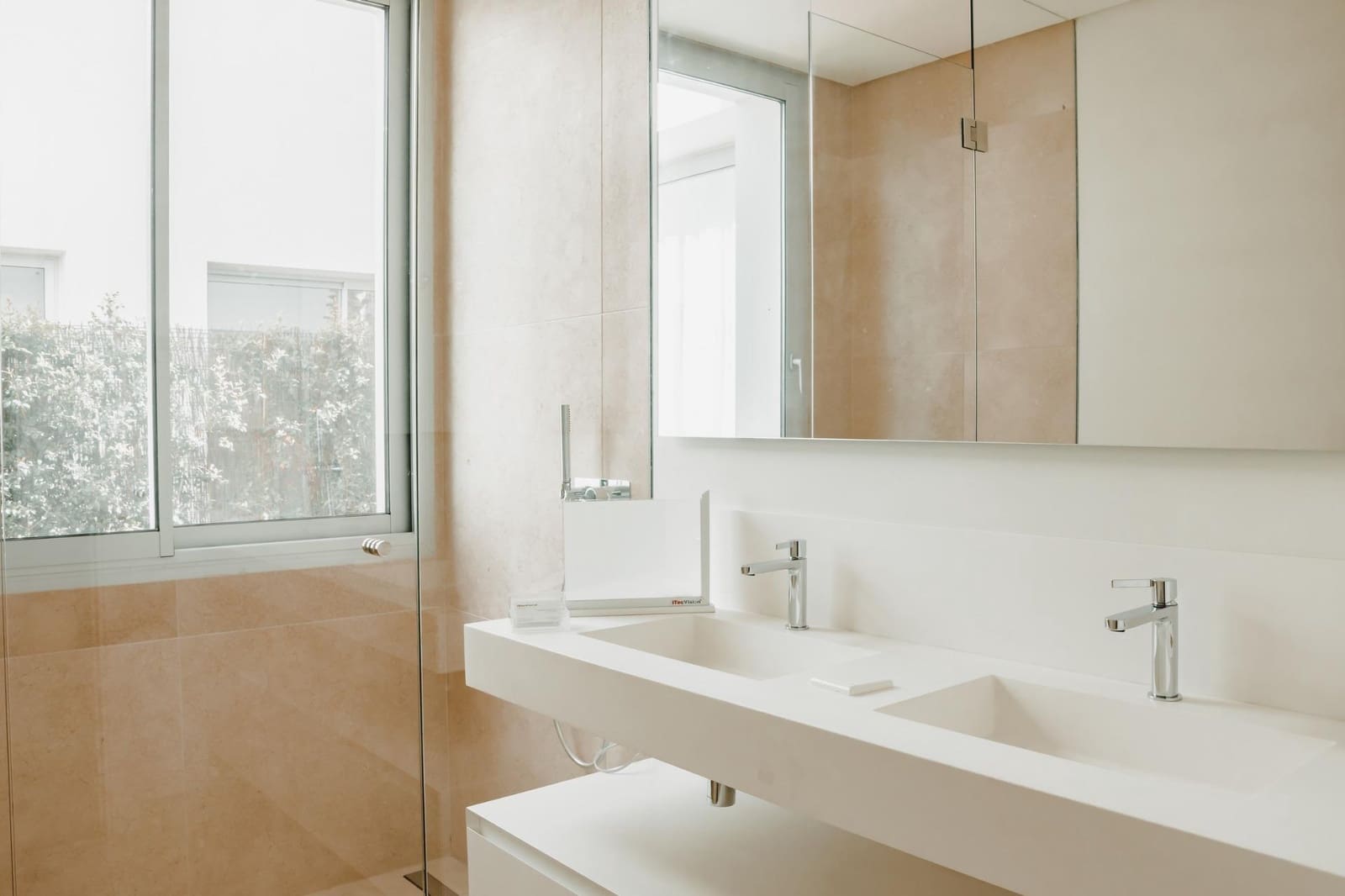 Apartamento de 3 habitaciones en Benahavís en venta con piscina - 880.000 € (Ref: 9052864)