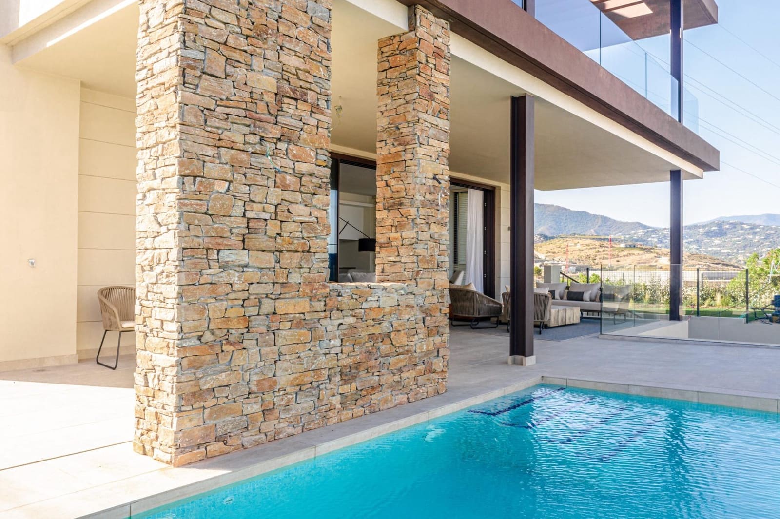 4 slaapkamer Villa te koop in Benahavis met zwembad - € 1.890.000 (Ref: 9052943)