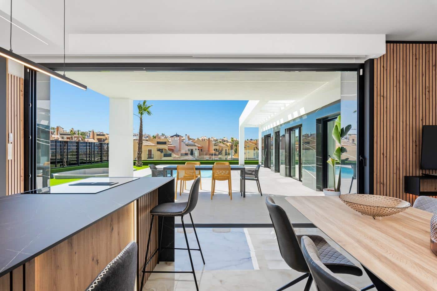 3 soveværelse Villa til salg i Algorfa med swimmingpool garage - € 670.000 (Ref: 9053086)