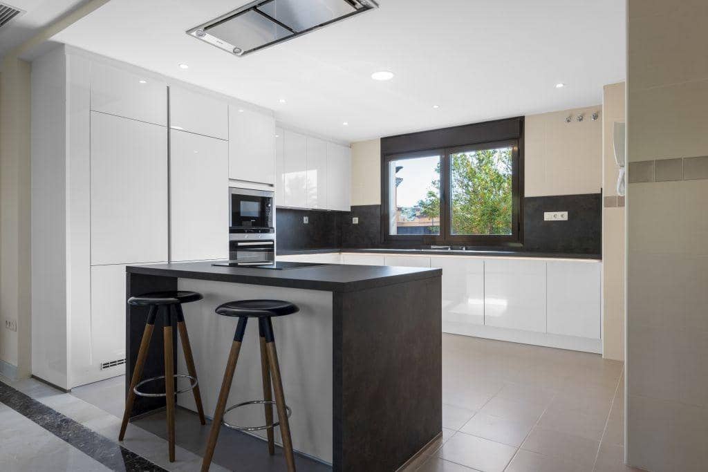 3 soveværelse Villa til salg i Estepona med swimmingpool garage - € 756.413 (Ref: 9053470)