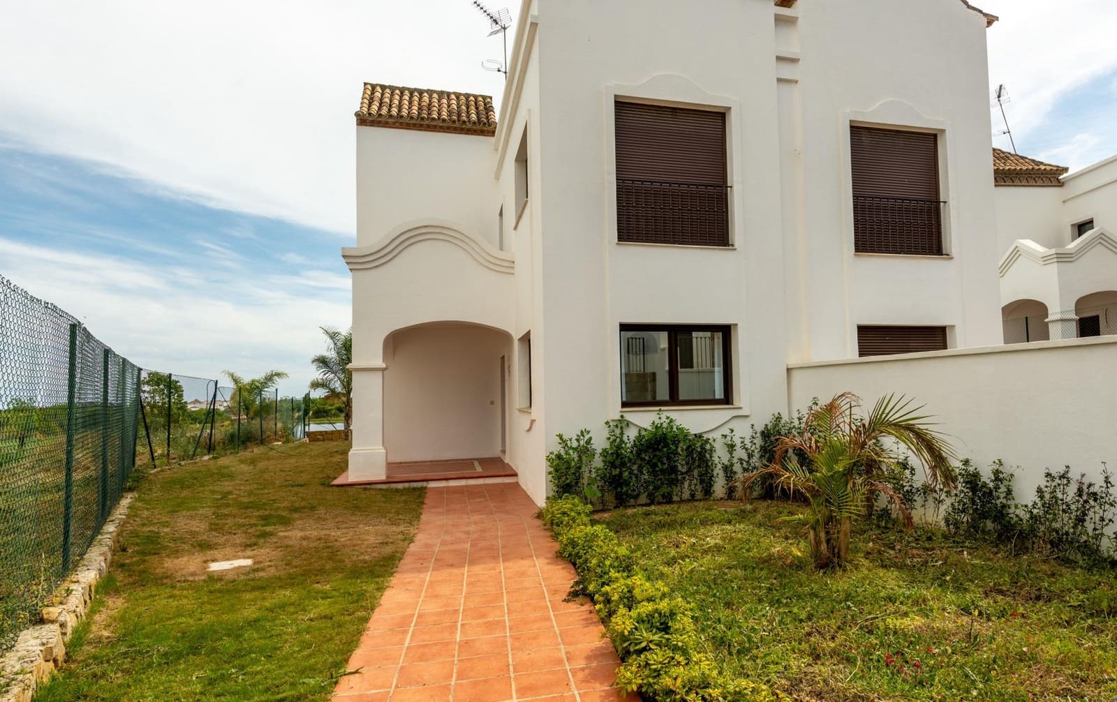 3 soveværelse Villa til salg i Estepona med swimmingpool garage - € 756.413 (Ref: 9053470)