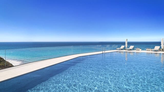 3 soverom Kjedet enebolig til salgs i Vélez-Málaga med svømmebasseng garasje - € 388 000 (Ref: 9129520)