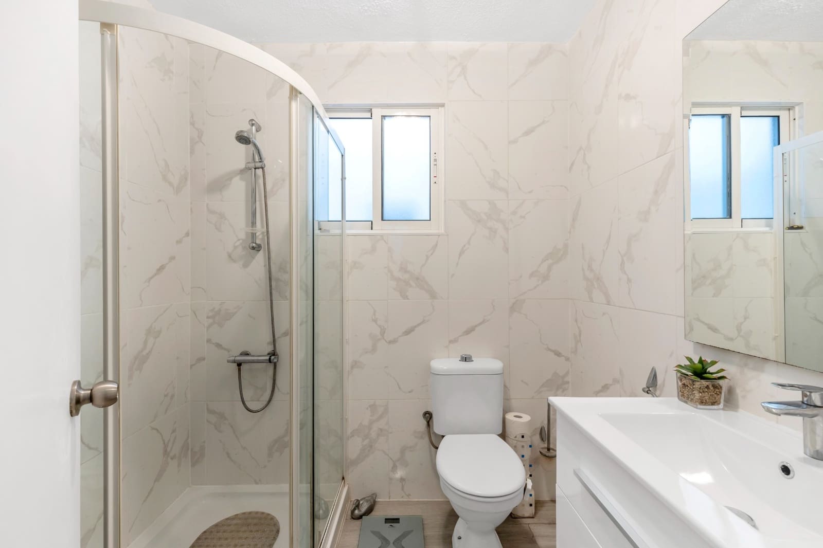 2 bedroom Apartment for sale in Torrevieja - € 170,000 (Ref: 9183956)