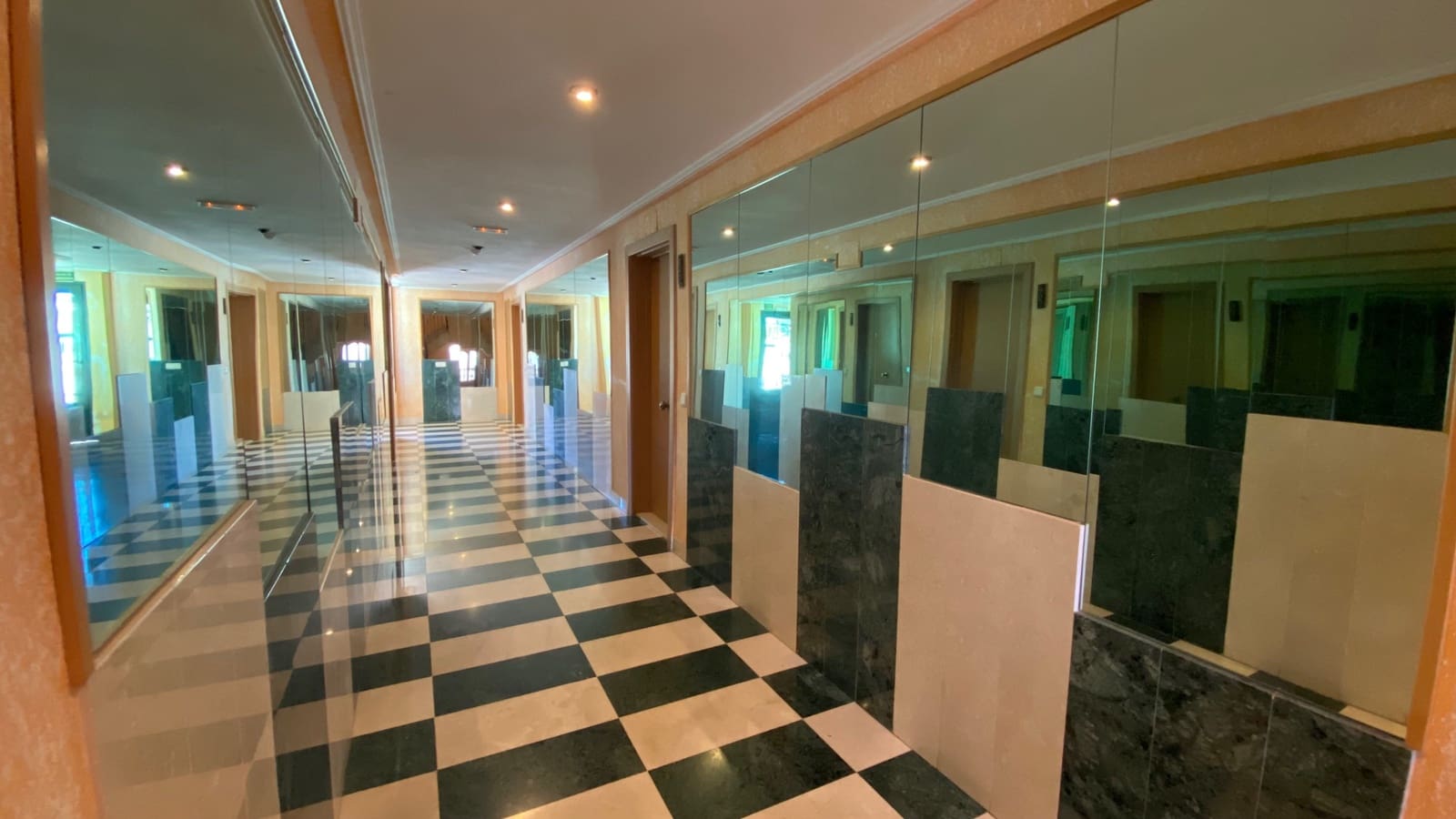 4 sypialnia Apartament na sprzedaż w Guardamar del Segura z basenem garażem - 239 000 € (Ref: 9198808)