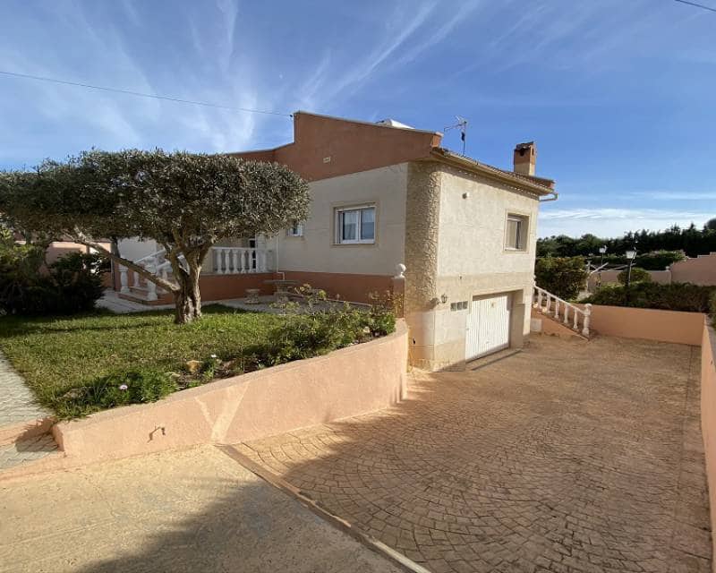 3 soveværelse Villa til salg i Torrevieja med swimmingpool - € 399.000 (Ref: 9198815)
