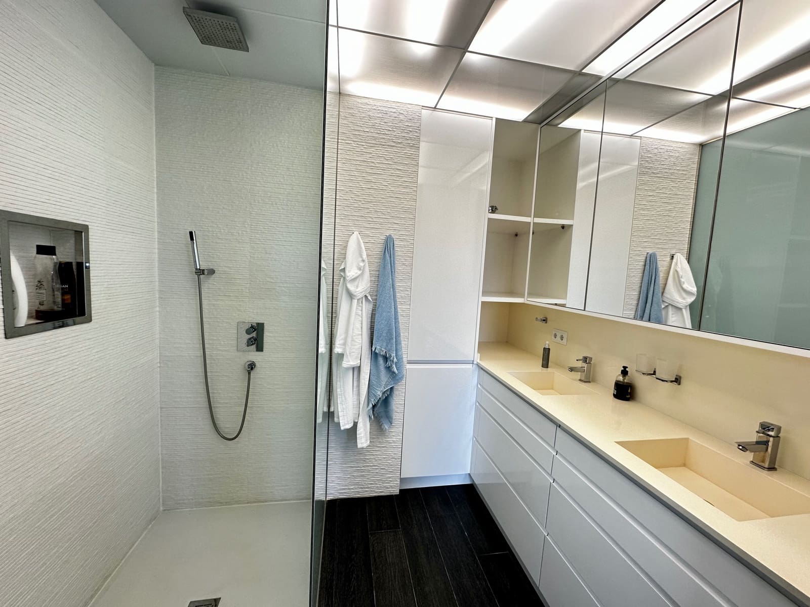 Apartamento de 2 habitaciones en Guardamar del Segura en venta con piscina garaje - 429.000 € (Ref: 9198819)