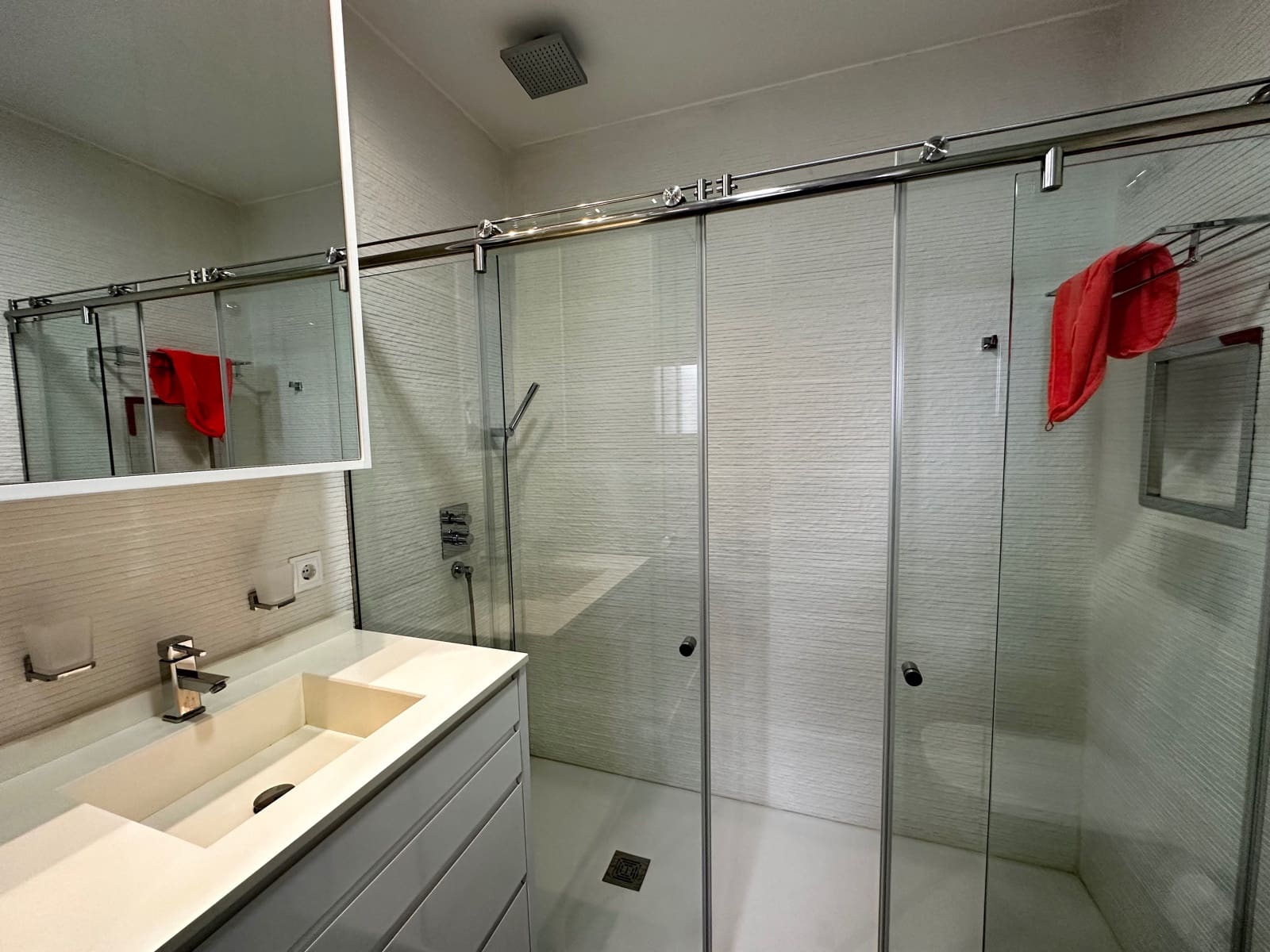 Apartamento de 2 habitaciones en Guardamar del Segura en venta con piscina garaje - 429.000 € (Ref: 9198819)