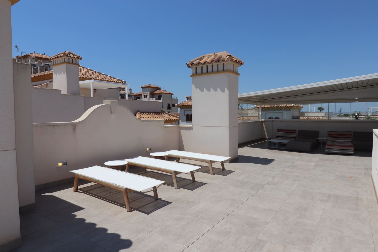 Apartamento de 2 habitaciones en Guardamar del Segura en venta con piscina garaje - 429.000 € (Ref: 9198819)