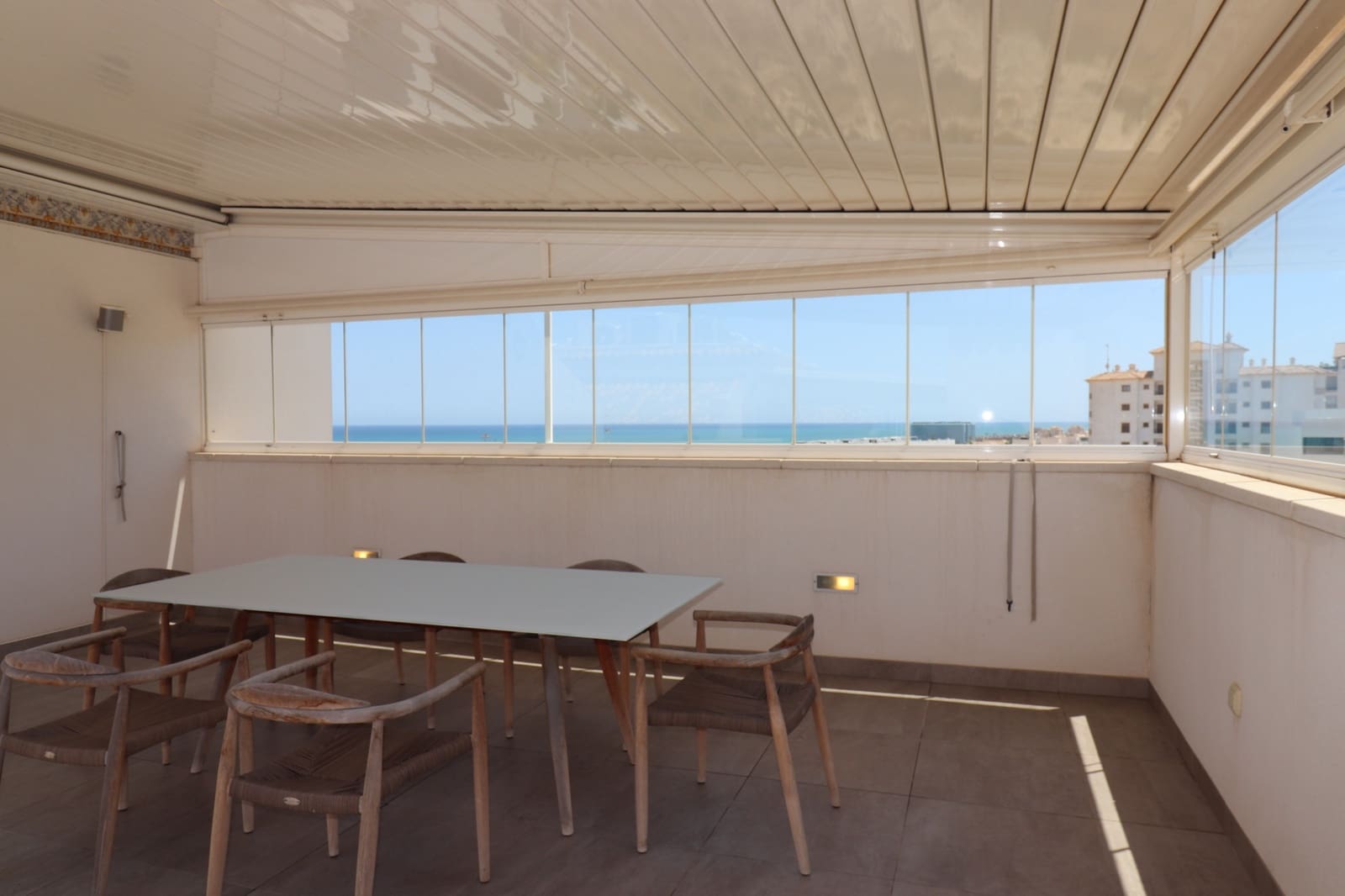 Apartamento de 2 habitaciones en Guardamar del Segura en venta con piscina garaje - 429.000 € (Ref: 9198819)