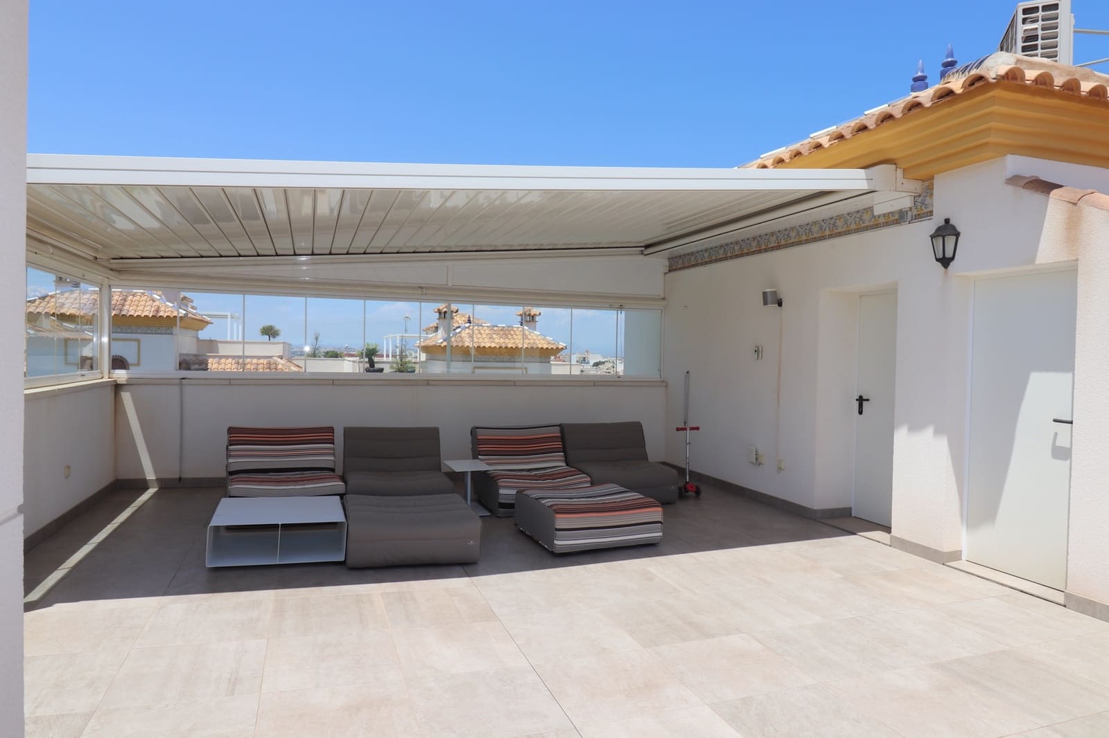 Apartamento de 2 habitaciones en Guardamar del Segura en venta con piscina garaje - 429.000 € (Ref: 9198819)