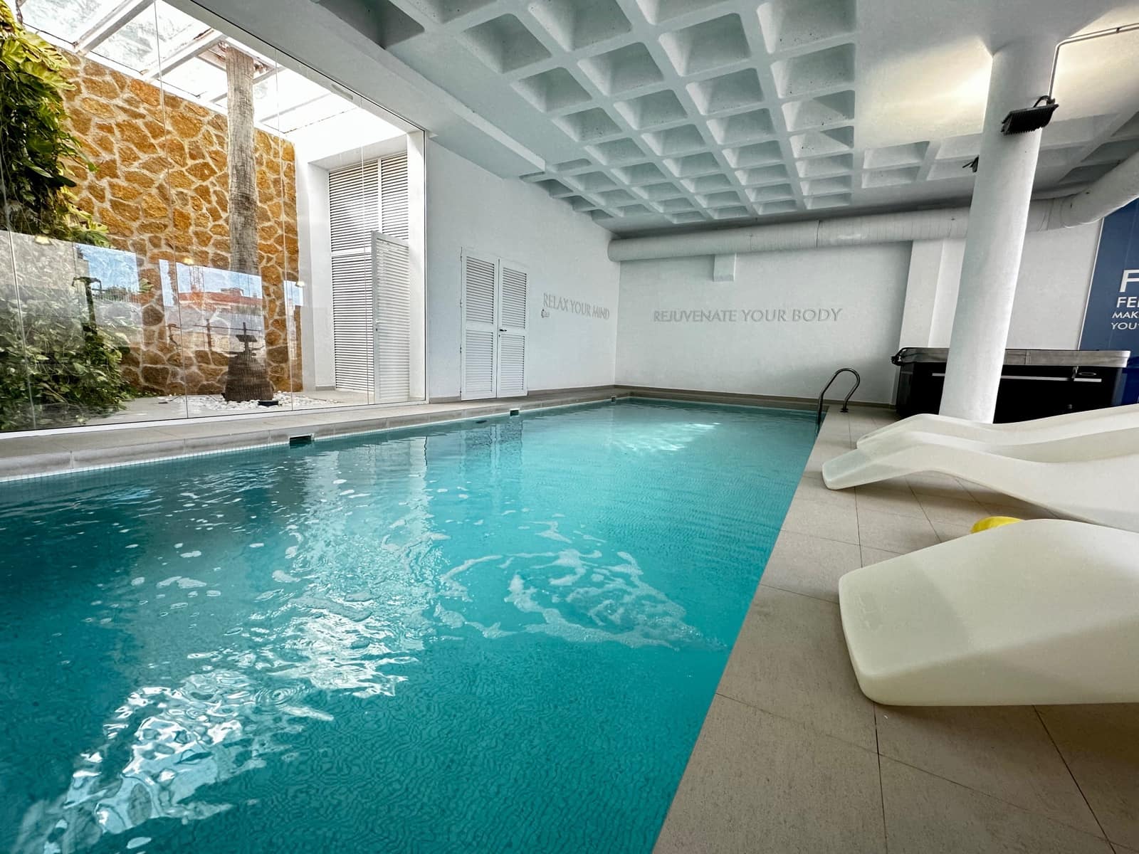 Apartamento de 2 habitaciones en Guardamar del Segura en venta con piscina garaje - 429.000 € (Ref: 9198819)