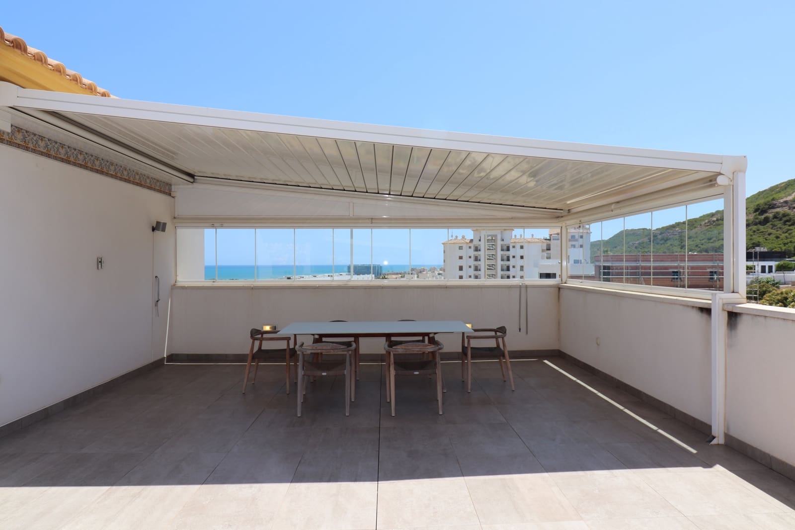 Apartamento de 2 habitaciones en Guardamar del Segura en venta con piscina garaje - 429.000 € (Ref: 9198819)