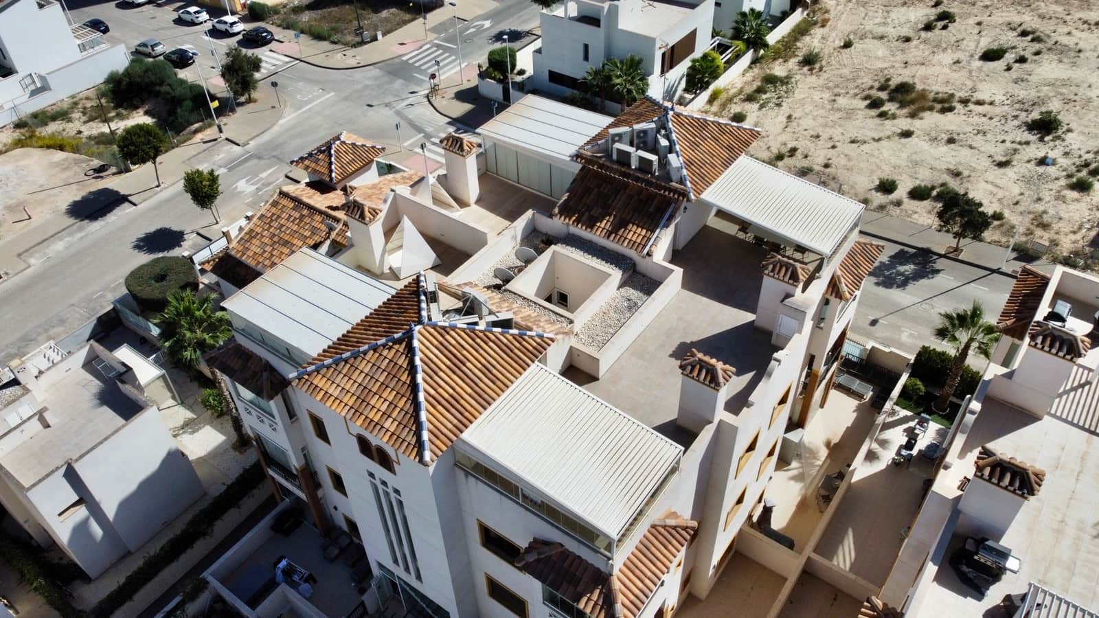 Apartamento de 2 habitaciones en Guardamar del Segura en venta con piscina garaje - 429.000 € (Ref: 9198819)