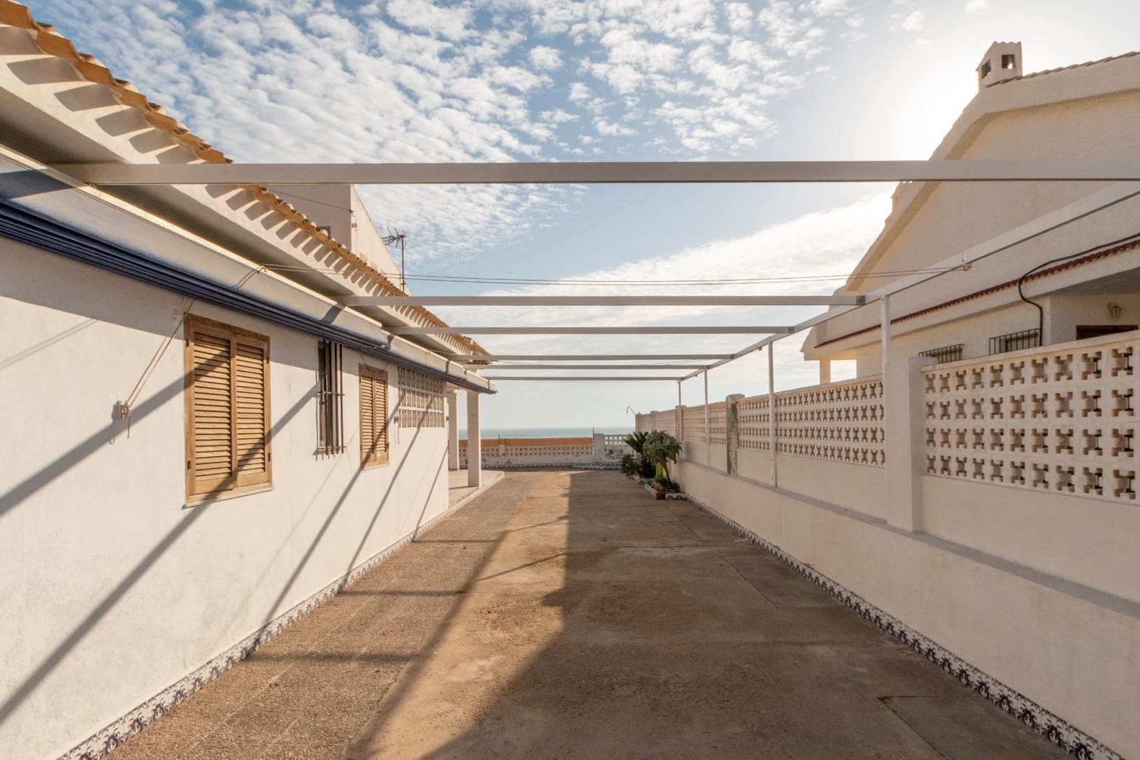 5 sypialnia Willa na sprzedaż w Guardamar del Segura z garażem - 1 100 000 € (Ref: 9198826)