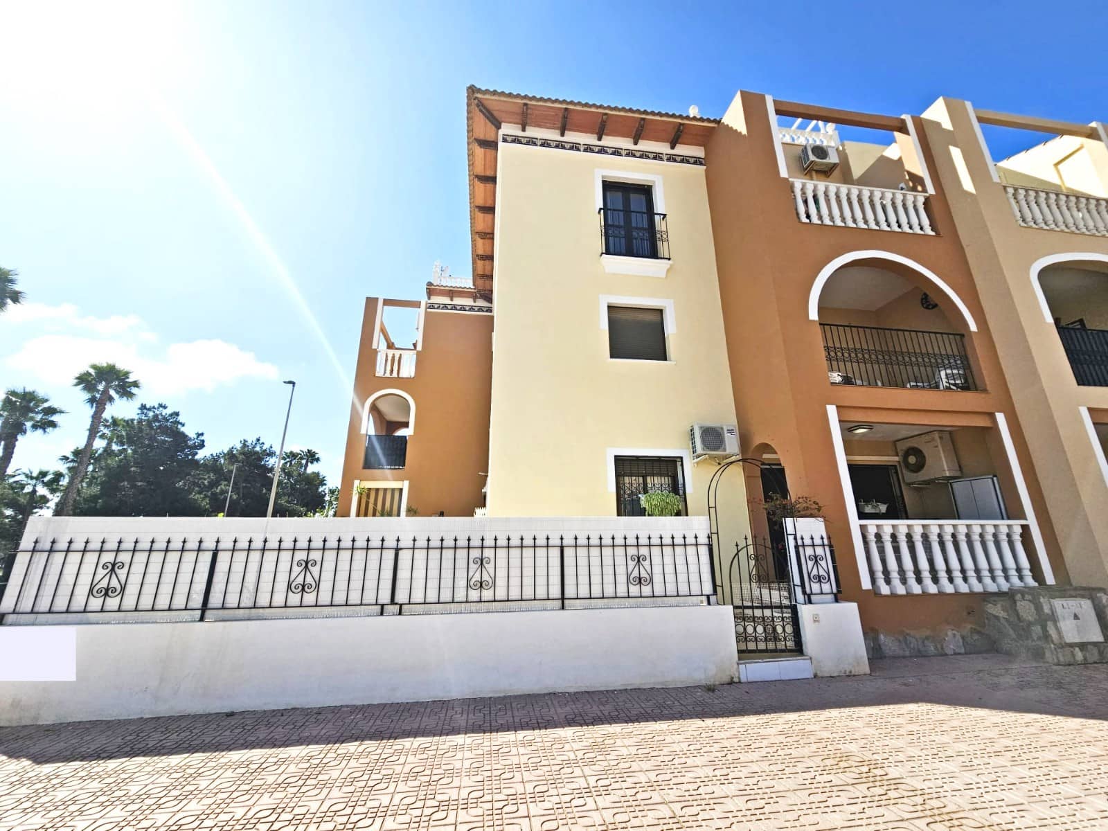 2 sypialnia Apartament na sprzedaż w Los Alcazares z basenem - 215 000 € (Ref: 9198827)