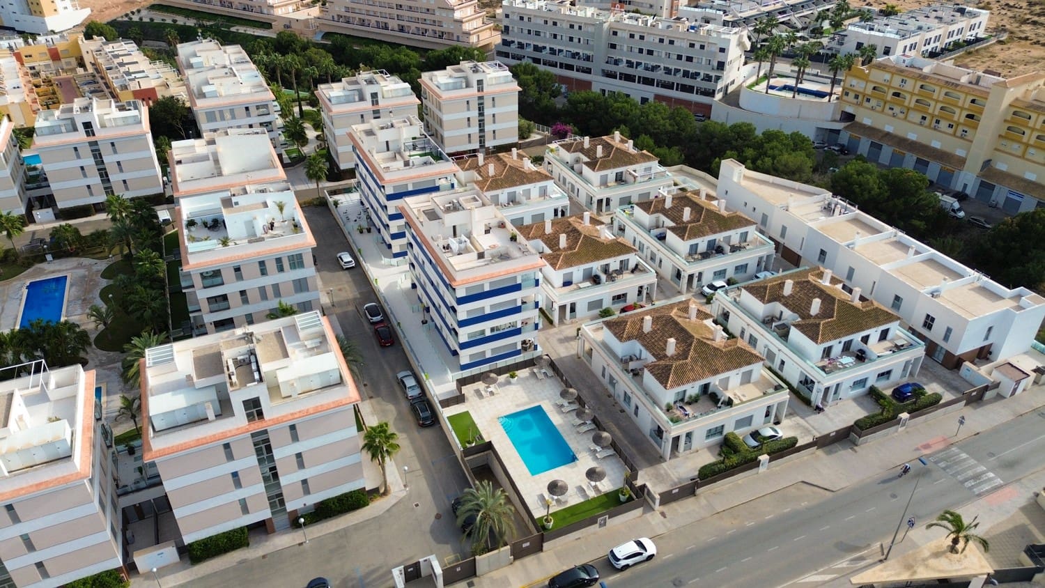 3 bedroom Apartment for sale in Villamartin with pool garage - € 249,500 (Ref: 9198833)