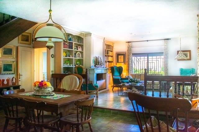 5 bedroom Villa for sale in Cabo Roig, Orihuela with pool - € 1,600,000 (Ref: 9198839)