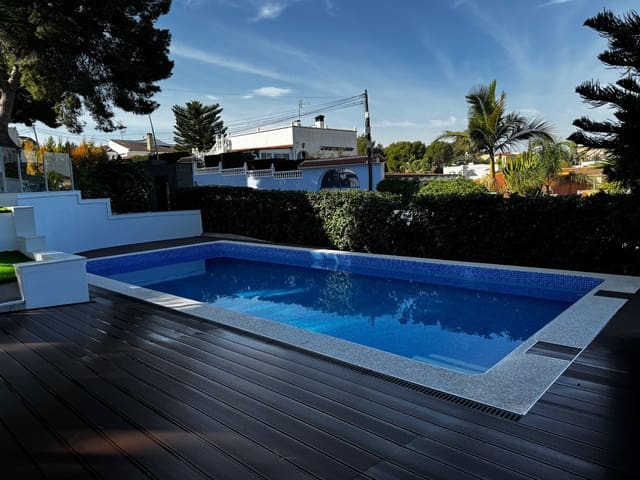 Chalet de 5 habitaciones en Los Balcones en venta con piscina garaje - 1.100.000 € (Ref: 9198851)