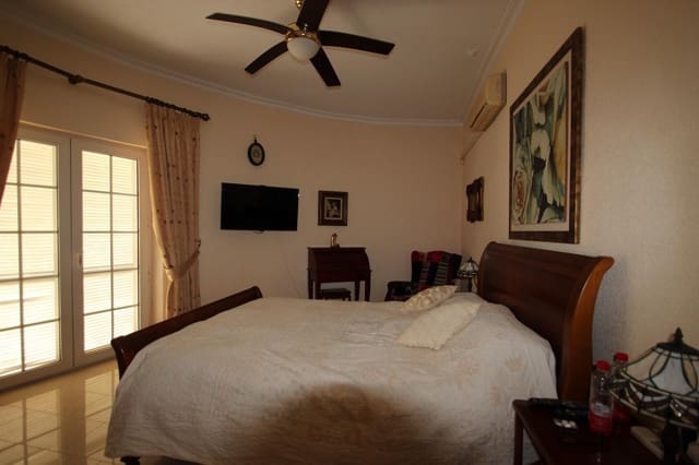 4 camera da letto Villa in vendita in Punta Prima, Torrevieja con piscina garage - 1.150.000 € (Rif: 9198852)