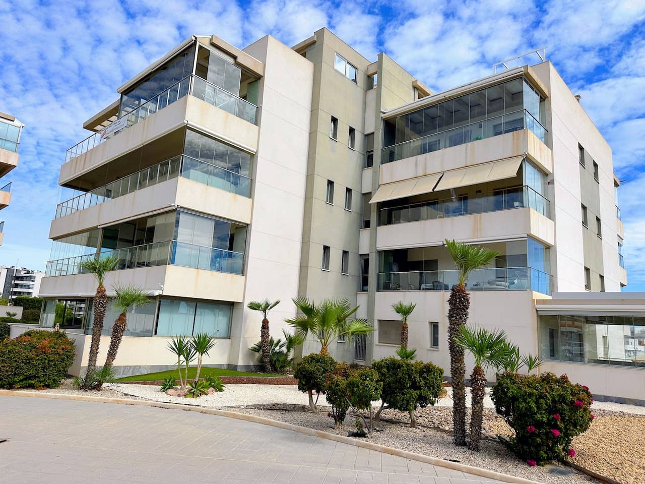 4 slaapkamer Appartement te koop in La Zenia met zwembad - € 420.000 (Ref: 9198861)