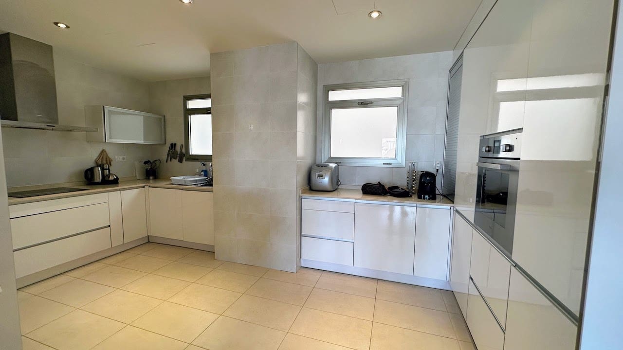 4 slaapkamer Appartement te koop in La Zenia met zwembad - € 420.000 (Ref: 9198861)