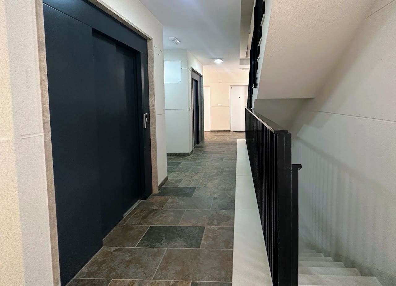 4 slaapkamer Appartement te koop in La Zenia met zwembad - € 420.000 (Ref: 9198861)