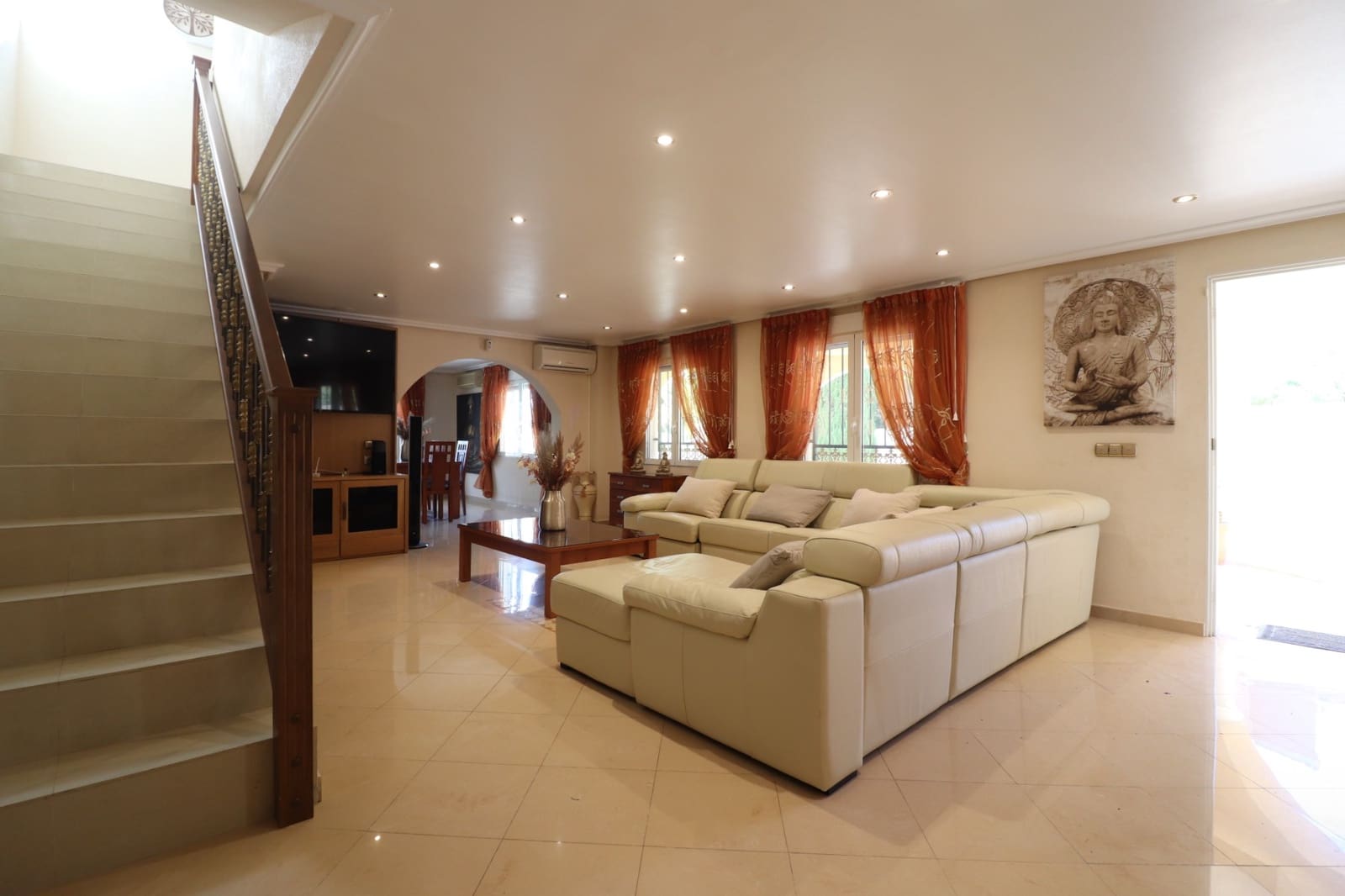 6 slaapkamer Villa te koop in La Marina met zwembad garage - € 649.000 (Ref: 9198871)