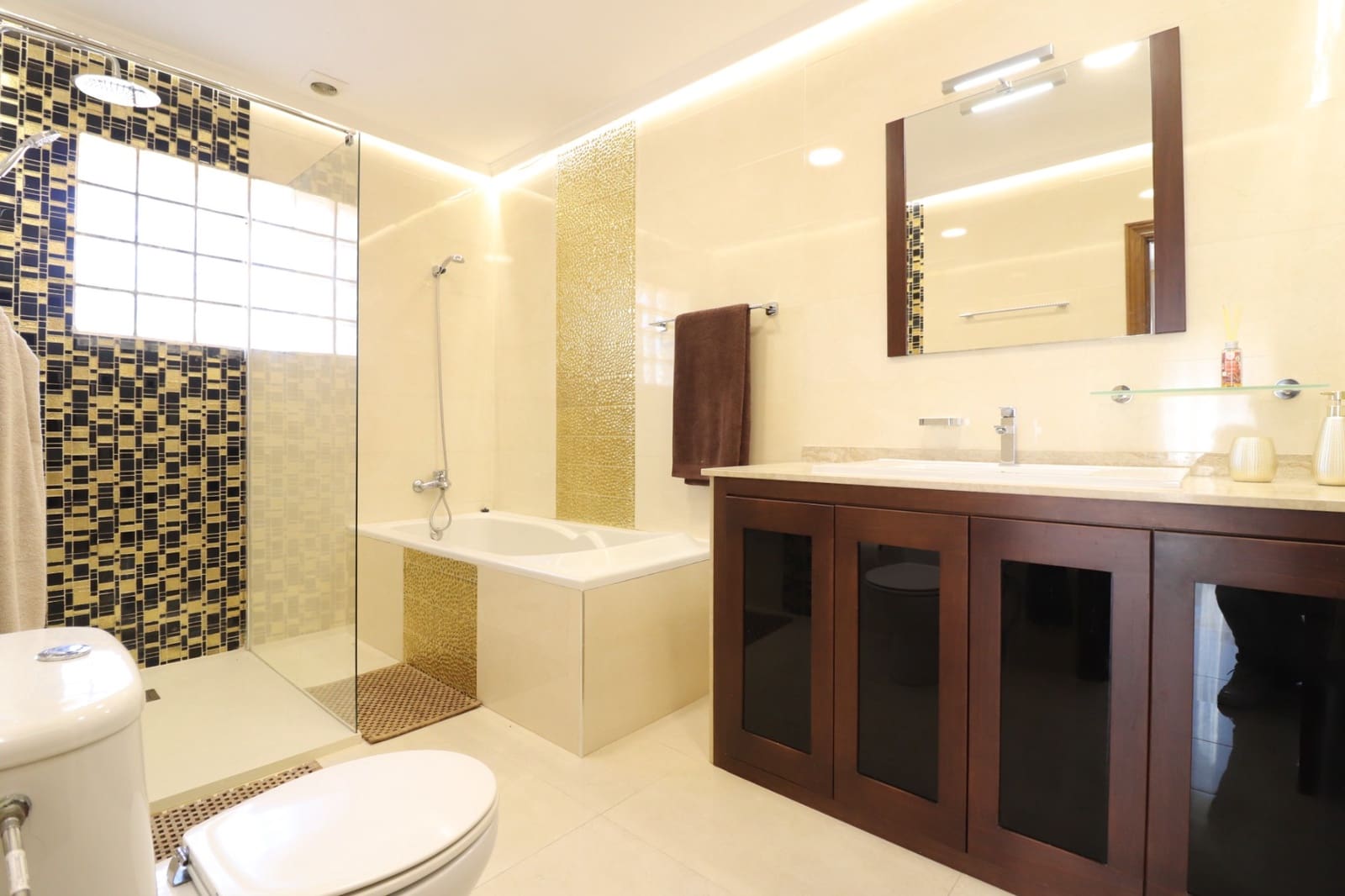 6 slaapkamer Villa te koop in La Marina met zwembad garage - € 649.000 (Ref: 9198871)