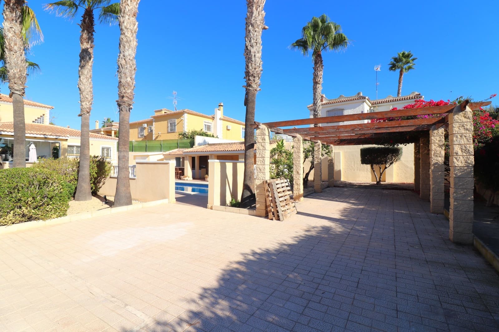 6 slaapkamer Villa te koop in La Marina met zwembad garage - € 649.000 (Ref: 9198871)