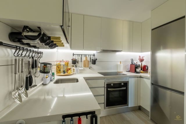 Apartamento de 2 habitaciones en Villamartin, Orihuela en venta con piscina garaje - 259.900 € (Ref: 9198872)