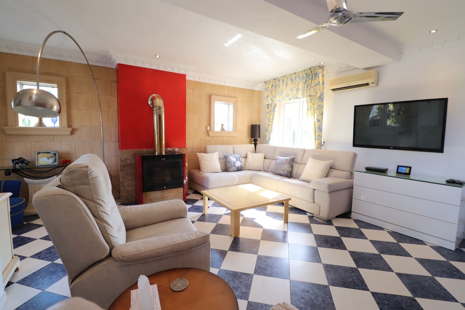 Chalet de 3 habitaciones en Algorfa en venta con piscina garaje - 549.500 € (Ref: 9198888)