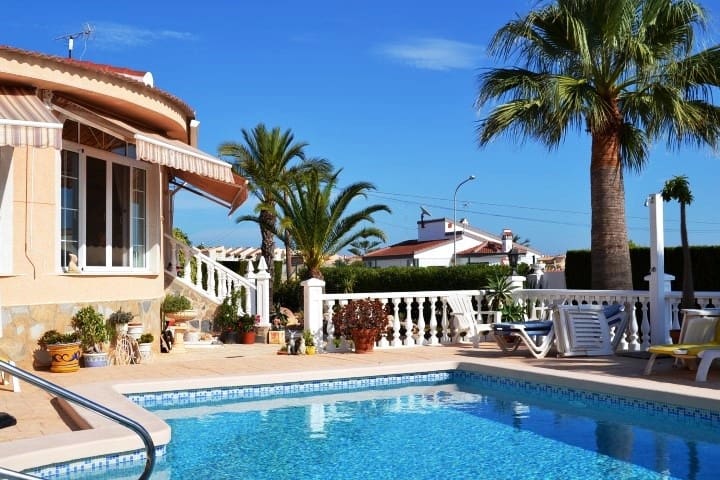 5 soveværelse Villa til salg i Ciudad Quesada med swimmingpool - € 530.000 (Ref: 9198889)