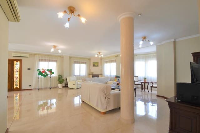 Chalet de 4 habitaciones en Ciudad Quesada, Rojales en venta con piscina - 670.000 € (Ref: 9198895)