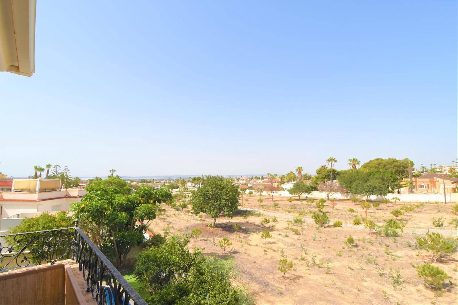 Chalet de 4 habitaciones en Ciudad Quesada en venta con piscina - 670.000 € (Ref: 9198895)