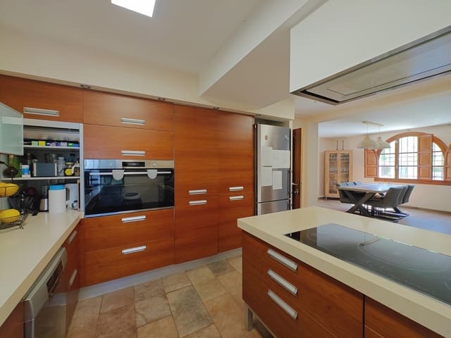 6 soveværelse Villa til salg i Jubalcoy / Jubalcoi, Elche / Elx med swimmingpool garage - € 1.250.000 (Ref: 9198900)