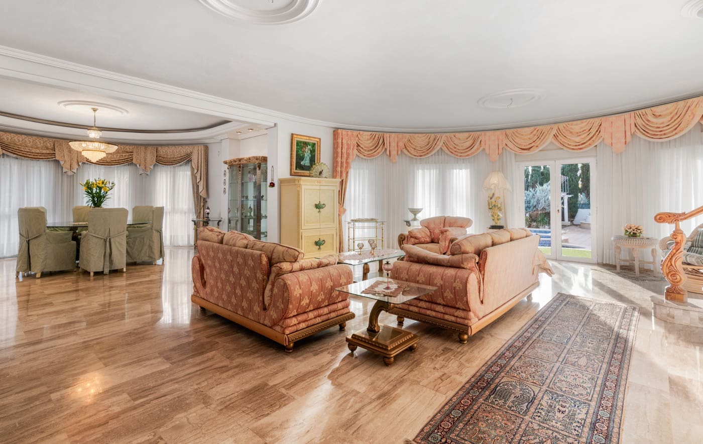 6 sypialnia Willa na sprzedaż w Dona Pepa z basenem garażem - 800 000 € (Ref: 9198918)