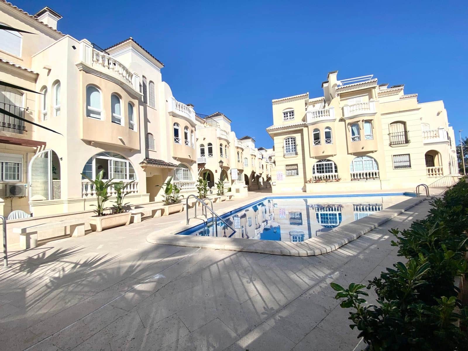 2 soverom Leilighet til salgs i Torrevieja med svømmebasseng garasje - € 214 000 (Ref: 9198920)