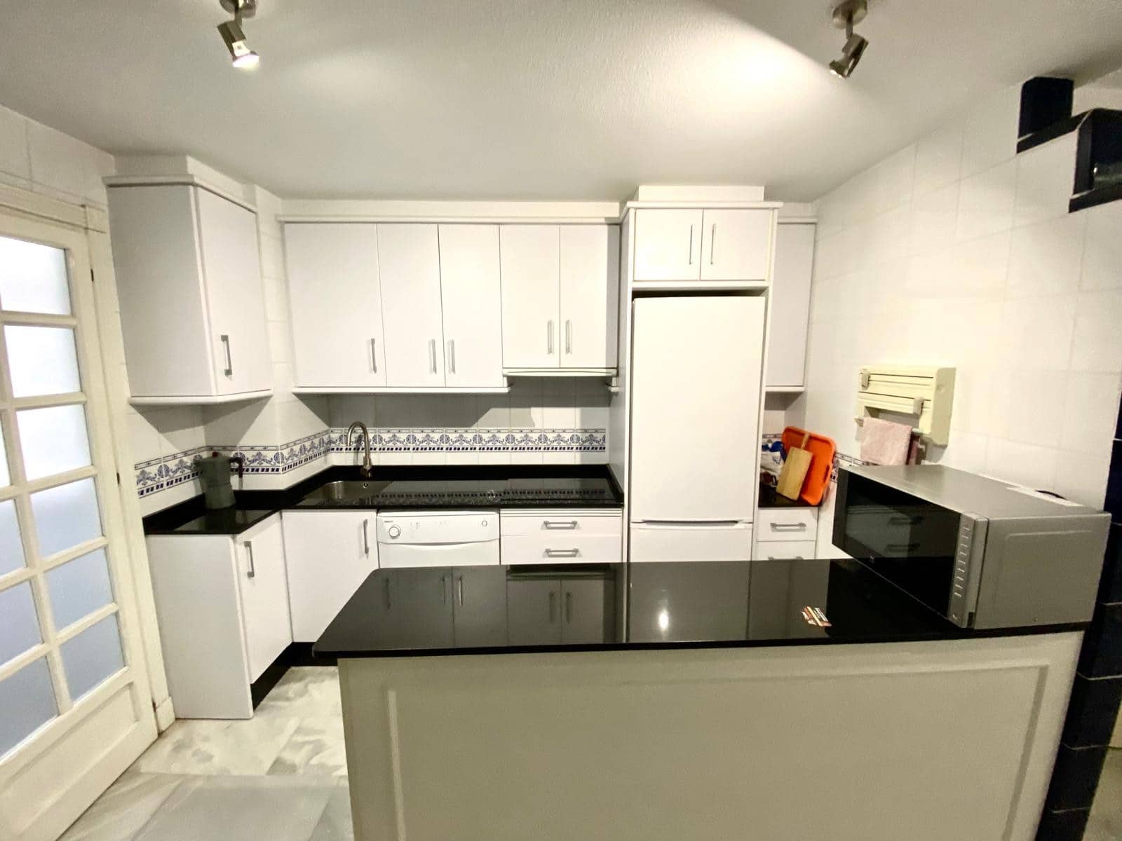 2 soverom Leilighet til salgs i Torrevieja med svømmebasseng garasje - € 214 000 (Ref: 9198920)