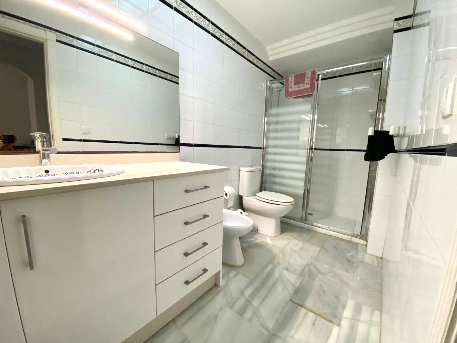 2 soverom Leilighet til salgs i Torrevieja med svømmebasseng garasje - € 214 000 (Ref: 9198920)