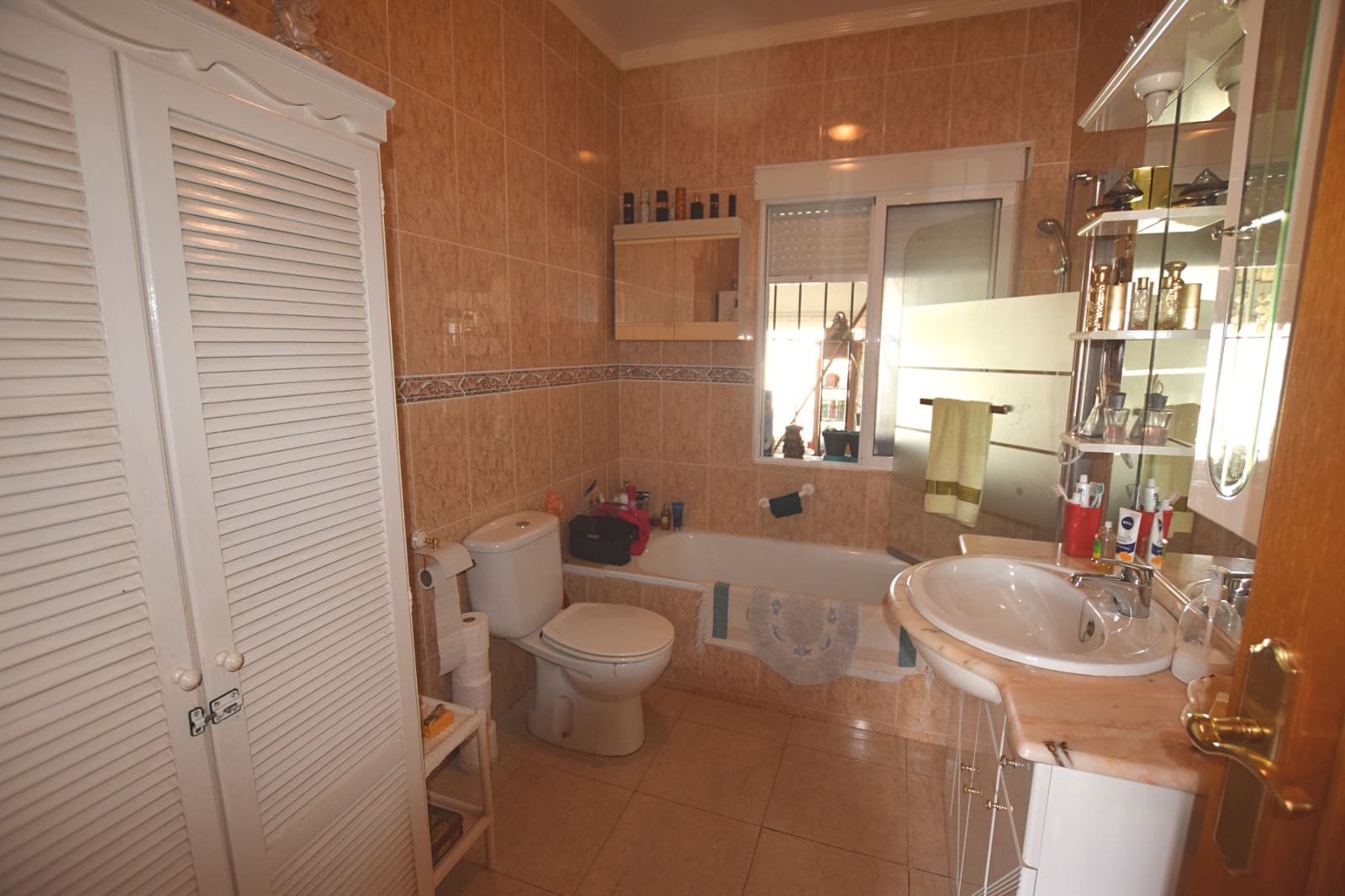 4 makuuhuone Huvila myytävänä paikassa Ciudad Quesada mukana uima-altaan 
autotalli - 420 000 € (Ref: 9198925)