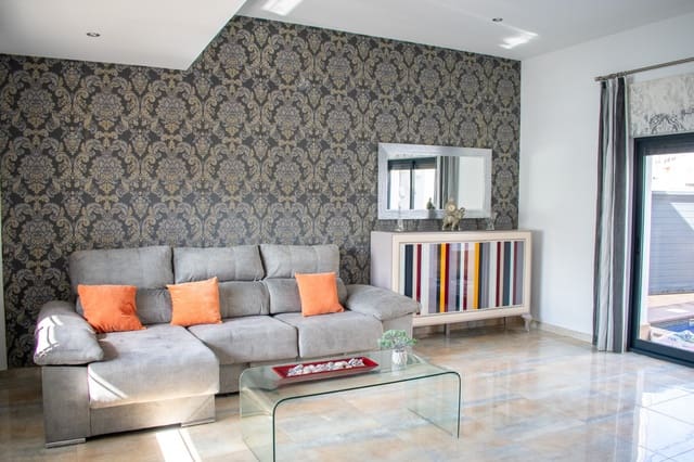 4 slaapkamer Villa te koop in Torre de la Horadada, Pilar de la Horadada met zwembad garage - € 595.000 (Ref: 9198932)