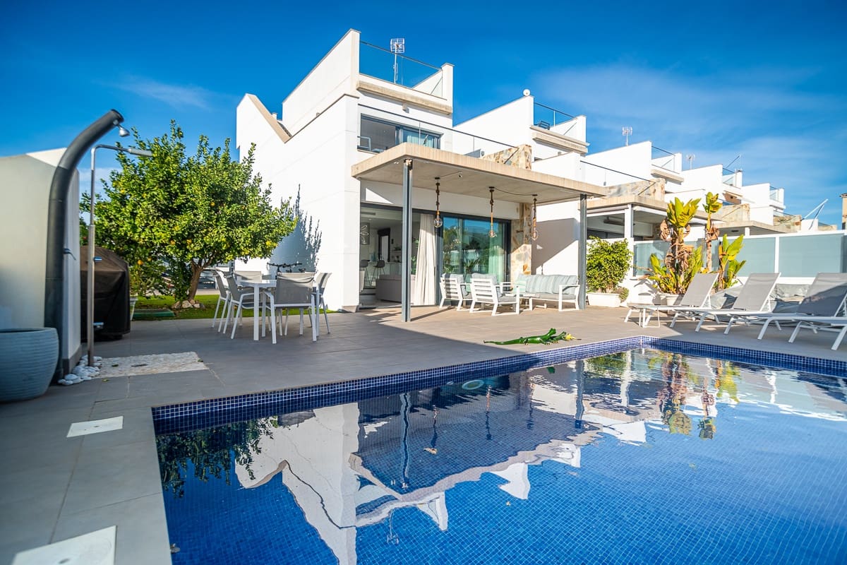 3 soveværelse Villa til salg i Orihuela Costa med swimmingpool - € 485.000 (Ref: 9198933)