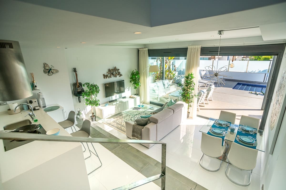 3 soveværelse Villa til salg i Orihuela Costa med swimmingpool - € 485.000 (Ref: 9198933)